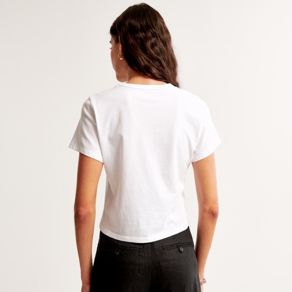 Abercrombie & Fitch Short-Sleeve Cocktail Graphic Skimming Tee - Picture 7 of 8